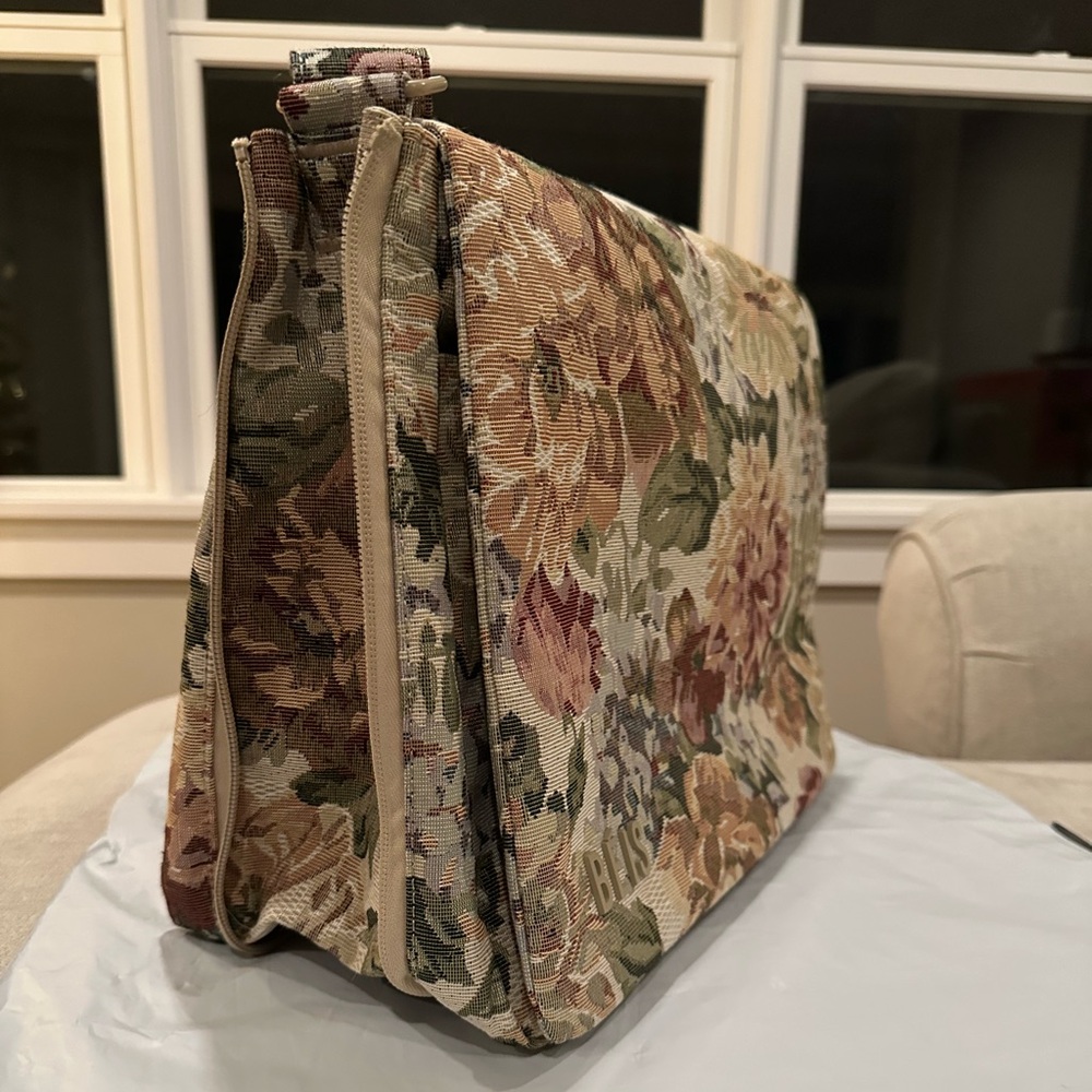 NWT Beis Expandable Messenger Tote in Vintage Floral - Picture 8 of 9